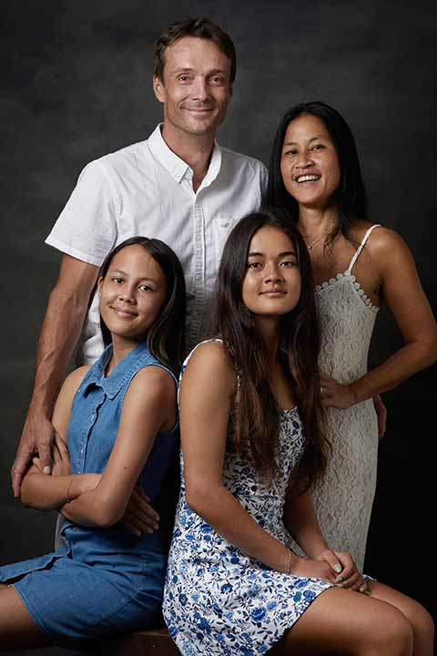 photo de famille couple mixte 2 enfants @myrealportrait by Laurent Loussan